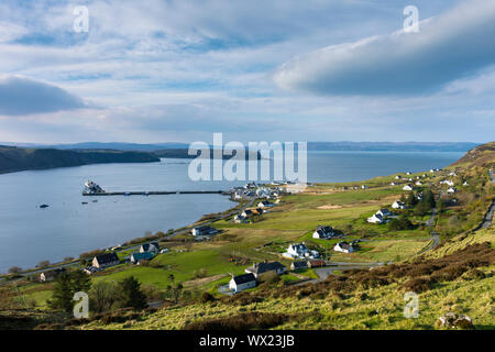 Das Dorf Uig, Uig Bay und dem King Edward Pier, Trotternish, Isle of Skye, Schottland, Großbritannien Stockfoto