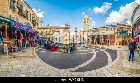 Jerusalem, Israel - 27. März 2019: Platz mit Brunnen im Muristan, berühmten Komplex im christlichen Viertel von Jerusalem Stockfoto