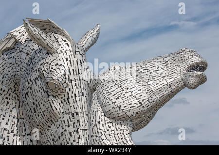 Aufbau Digital, Skulpturen von Pferd Köpfe in der Helix Park in der Nähe von Falkirk Stockfoto