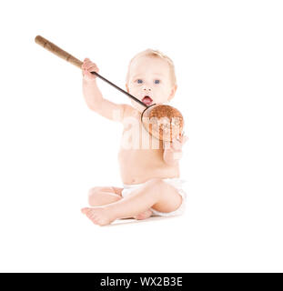 Bild von Baby Boy mit großen Kugel über weiß Stockfoto