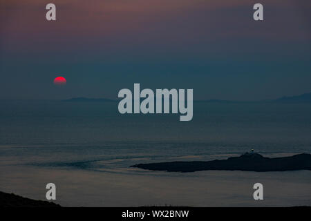 Sonnenuntergang über Neist Point und die Westlichen Inseln, aus der Nähe von Ramasaig Klippe, Duirinish, Isle of Skye, Schottland, Großbritannien Stockfoto