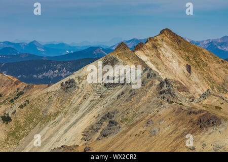 Spektakuläre ridge, bekannt als das Messer von der Pacific Crest Trail gefolgt durch die Ziege Felsen, Wüste, Gifford Pinchot National Forest, Washingt Stockfoto