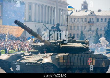 Panzer auf Militärparade in Kiew, Ukraine Stockfoto