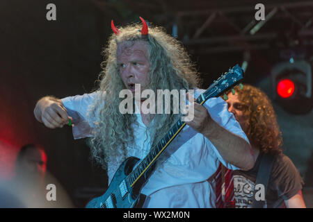 Regensburg, Bayern, Deutschland, 30. Juni 2019, Leistung der AC/DC Revival Band am Grieser Spitz an der Regensburger Bürger Festival 2019, Germa Stockfoto