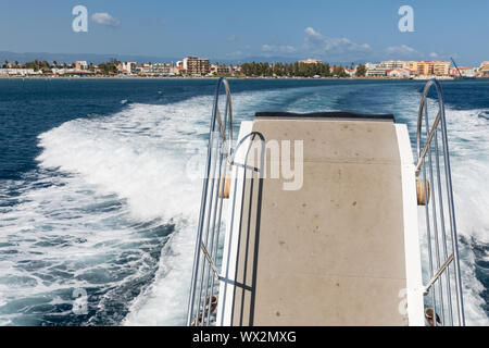 Und die Gangway der Fähre, Hafen von Milazzo, Italien Stockfoto