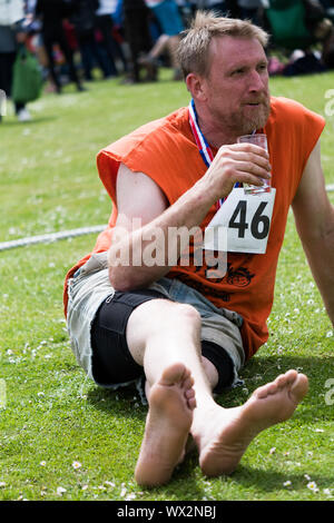 Laienhafte Läufer in einem realen Rennen, das traditionelle 2 Hügel Chagford trail Race Stockfoto