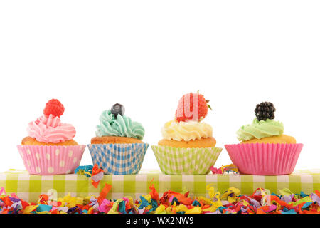 Sortiment Obst Muffins isoliert auf weißem Hintergrund Stockfoto