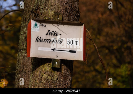 Schild Selke Wasserfall Harz Stockfoto