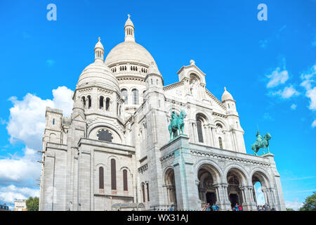 Basilika Sacre Coeur auf dem Montmartre in Paris. Stockfoto