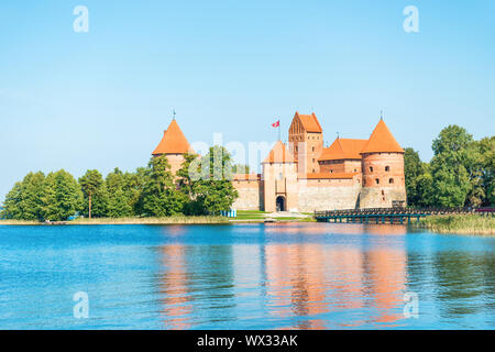 Trakai Burg auf Island Lake Stockfoto