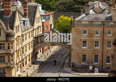 Der Blick von der Kuppel des Sheldonian Theatre der Hertford Brücke. Der Oxford University. England Stockfoto