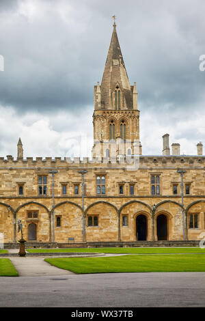 Der main tower der Christ Church Cathedral als vom Tom Quad gesehen. Der Oxford University. England Stockfoto