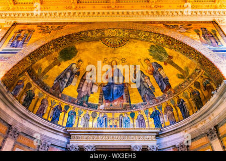 Alten Jünger Jesu Paul Peter Mosaik päpstlichen Basilika Saint Paul über Mauern Kathedrale Kirche Rom Italien. Einer von vier Päpstlichen Basiliken, etablierte ov Stockfoto