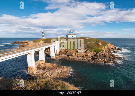 Pancha Island Lighthouse in Ribadeo Küste, Galizien, Spanien. Stockfoto