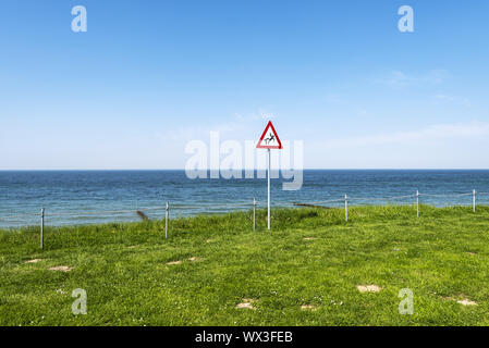 Gefahr des Absturzes, Zeichen, Ostsee, Nienhagen, Mecklenburg-Vorpommern, Deutschland, Europa Stockfoto