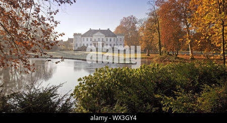 Uldern Schloss im Herbst, Duelmen, Münsterland, Nordrhein-Westfalen, Deutschland, Europa Stockfoto