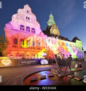 Beleuchtete Rathaus am Abend, Recklinghausen Illuminationen, Recklinghausen, Deutschland, Europa Stockfoto