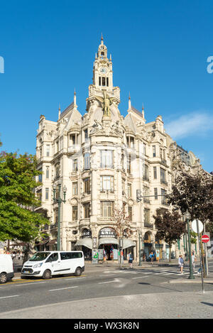 Neoklassische Architektur an der Avenida da Liberdade Platz in Porto Stockfoto