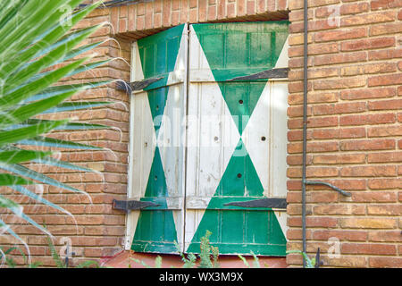 Gerahmte Fenster in mittelalterlicher und klassischer Architektur Stockfoto