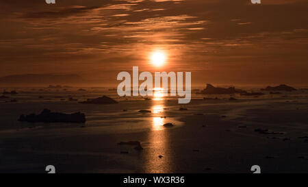 Sunbeam Reflexion über den Arktischen Ozean in Grönland Stockfoto