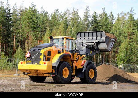 Hyvinkaa, Finnland. September 6, 2019. Volvo L 180H Radlader bei der Arbeit in der Erdarbeiten auf der Maxpo 2019. Stockfoto
