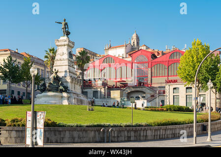 Das kulturelle Zentrum Mercado Ferreira Borges in Porto Stockfoto