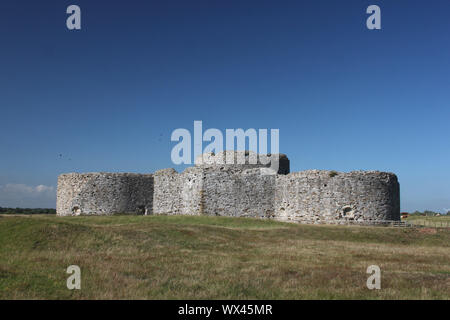 Camber Castle, in der Nähe von Rye, East Sussex. Bekannt als 'Device Fort, während der Regierungszeit Heinrichs VIII. als Teil der Küste Englands Verteidigung errichtet wurde. Stockfoto