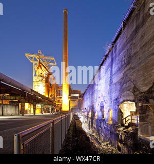 Beleuchtete Heinrichshuette mit Hochofen, Hattingen, Ruhrgebiet, Deutschland, Europa Stockfoto