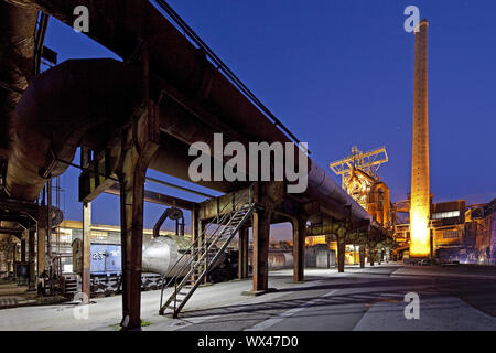 Beleuchtete Heinrichshuette mit Hochofen, Hattingen, Ruhrgebiet, Deutschland, Europa Stockfoto