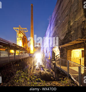 Beleuchtete Heinrichshuette mit Hochofen, Hattingen, Ruhrgebiet, Deutschland, Europa Stockfoto