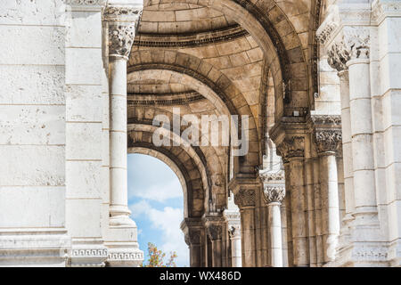 Spalten auf der Passage in der Basilika Sacre Coeur auf dem Montmartre Stockfoto