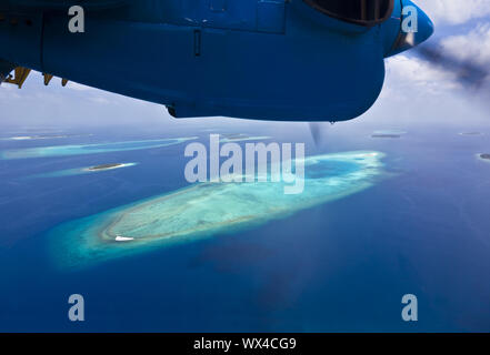 Malediven Luftaufnahme aus dem Wasserflugzeug auf einem Korallenriff Stockfoto
