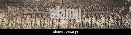 Bas-Relief an Pre Rup Tempel. Siem Reap. Kambodscha. Panorama Stockfoto