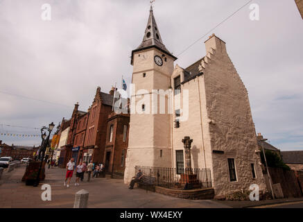 Mautstelle und Mercat Cross in Dunbar High Street. Dunbar ist eine Stadt im Südosten von Schottland. Stockfoto