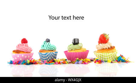 Sortiment Obst Muffins isoliert auf weißem Hintergrund Stockfoto
