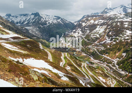 Alpine Mountain Road (Grimselpass, Schweiz) Stockfoto