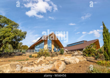 Die neue Hilltop Restaurant und Scheune der RHS GARDEN HYDE HALL, Chelmsford, Essex, England, Vereinigtes Königreich. Stockfoto