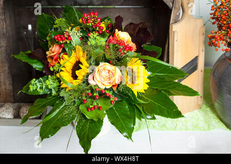 Ein Bild von einem schönen Herbst Blumen Blumenstrauß Stockfoto