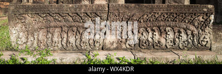 Bas-Relief an Pre Rup Tempel. Siem Reap. Kambodscha. Panorama Stockfoto