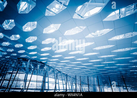 Metall-Details der Innenansicht eines modernen Bürogebäudes Stockfoto