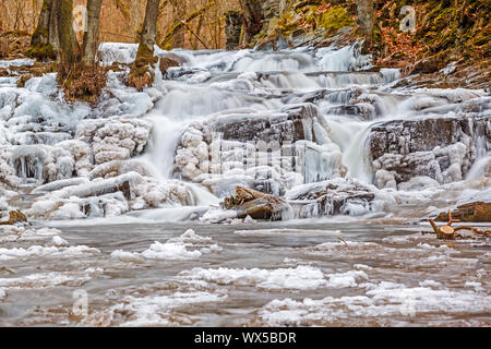 Bilder der Selke Wasserfall im Winter Harz Stockfoto