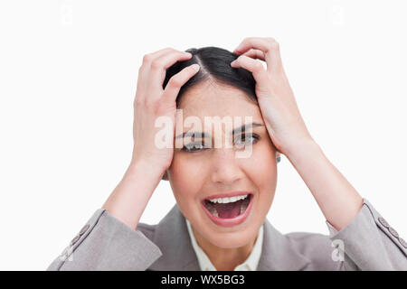 Nahaufnahme von wütenden Geschäftsfrau vor einem weißen Hintergrund Stockfoto