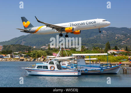 Skiathos, Griechenland - 31. Juli 2019: Thomas Cook Airbus A321 Flugzeug am Flughafen Skiathos (Jsi) in Griechenland. Stockfoto