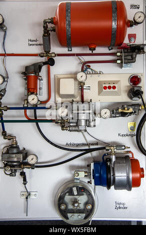 Z.b. Druckluftbremse mit Manometer komprimiert Stockfoto