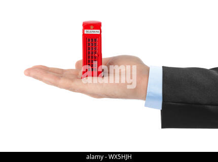 Hand mit Spielzeug rote Telefonzelle von London Stockfoto