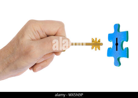 Hand mit Schlüssel und puzzle Stockfoto