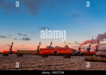 Wismar alter Hafen bei Sonnenuntergang Stockfoto