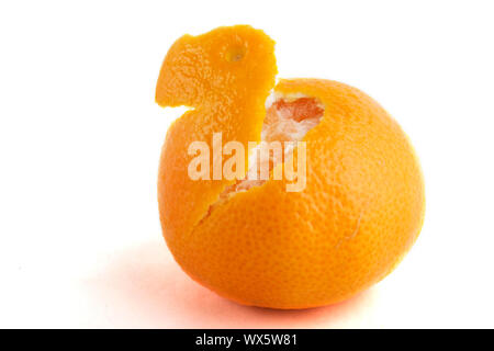 Eine teilweise geschälte Orange Stockfoto