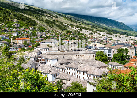 Luftaufnahme von Gjirokastra Stadt in Albanien Stockfoto