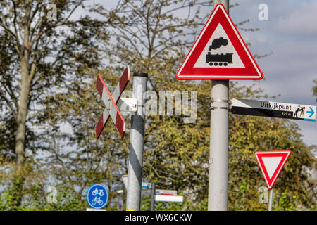 Amsterdam, Niederlande. 15 Sep, 2019. AMSTERDAM, 15-09-2019, Unbewachten Bahnübergang, Zug. Eisenbahn, Überfahrt, Amsterdam Credit: Pro Schüsse/Alamy leben Nachrichten Stockfoto